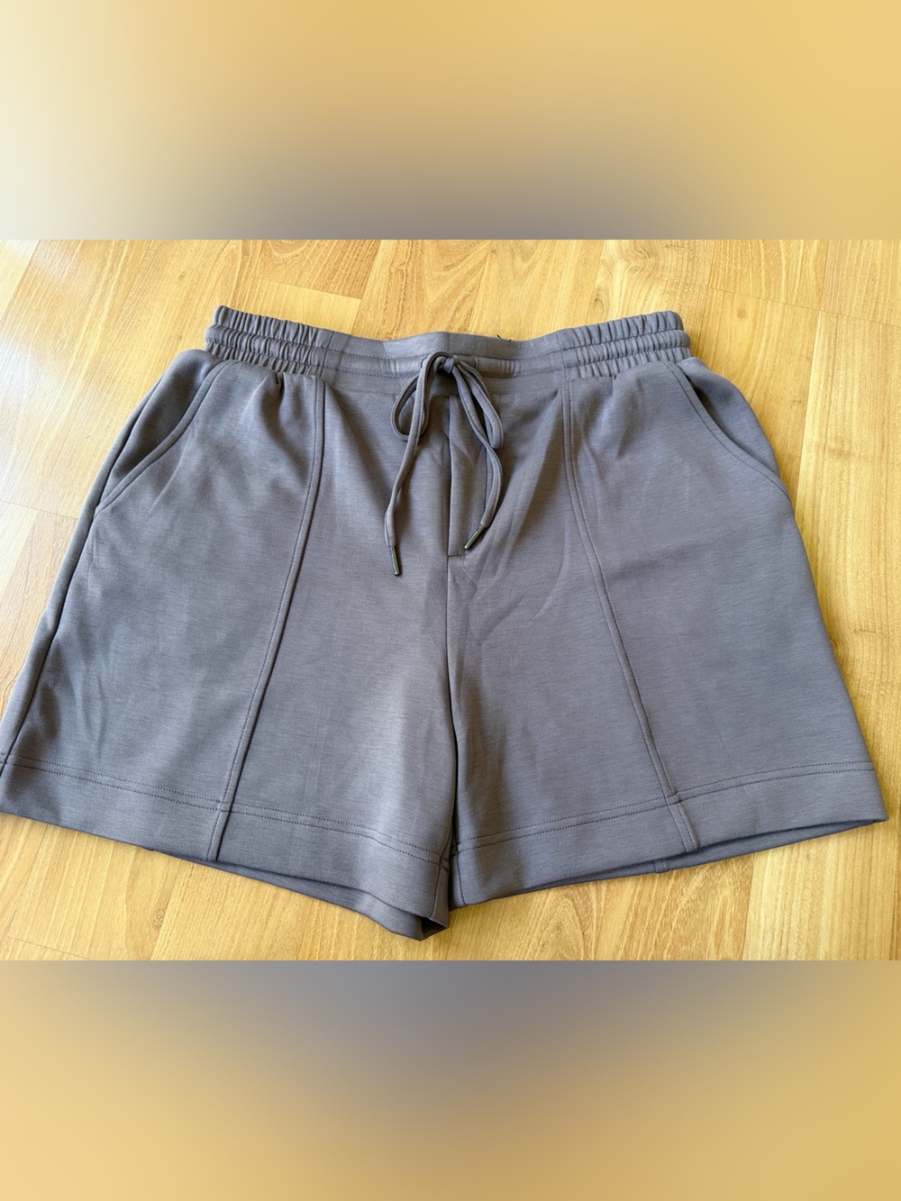 NWT Simply Vera Wang women’s shorts high-rise size medium